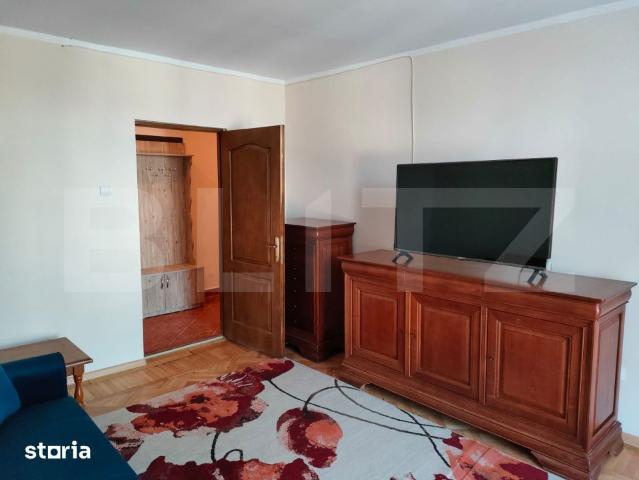 Apartament de inchiriat, decomandat, 65 mp, doua intrari, zona Ultrace