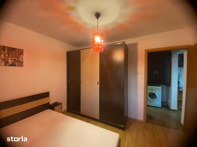 Apartament de închiriat, etaj 3/4, 400 euro