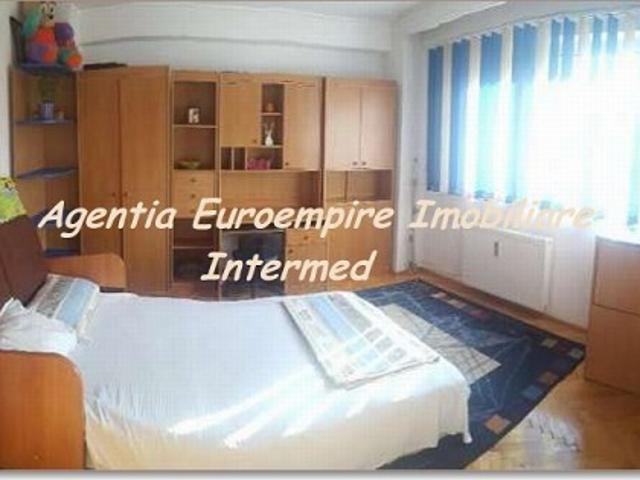 Apartament de inchiriat in Constanta, Faleza Nord 3 camere, 90 mp