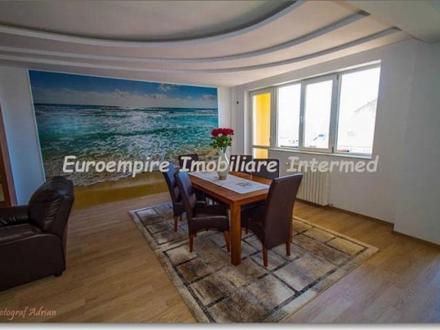 Apartament de inchiriat in Constanta, Piata Ovidiu 3 camere, 200 mp