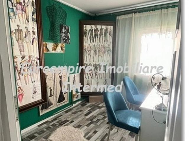 Apartament de inchiriat in Constanta, Tomis Nord 5 camere, 130 mp