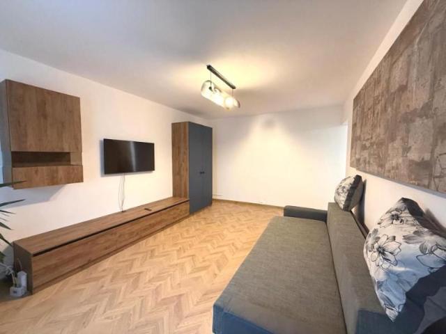 Apartament de inchiriat in Oradea, 2 camere zona Decebal
