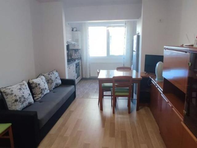 Apartament de inchiriat mobilat cu centrala, parcare, Metrou Leonida