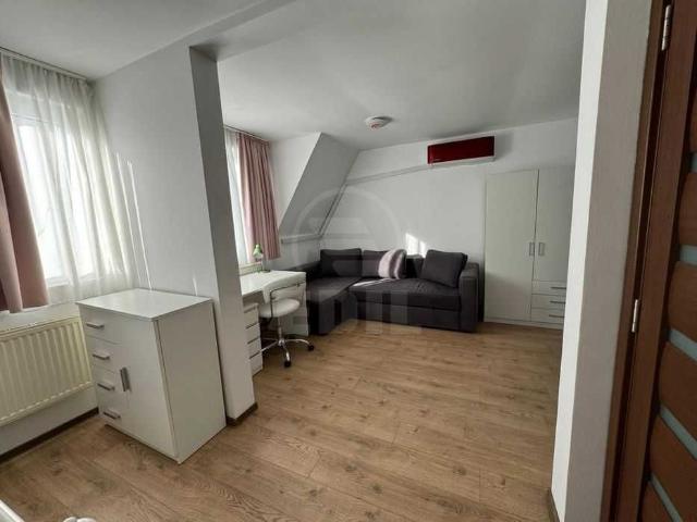 Apartament de Închiriere 3 camere, APCJ358900