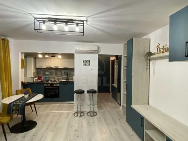 Apartament de Închiriere 3 camere, APCJ359434