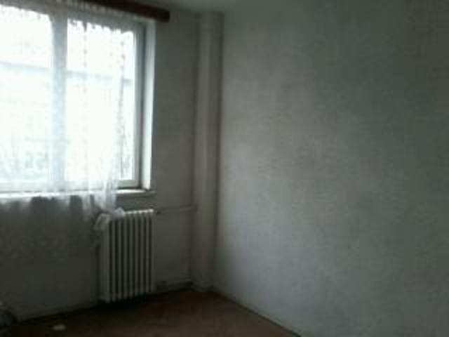 apartament de patru camere zona macului etaj 3din4