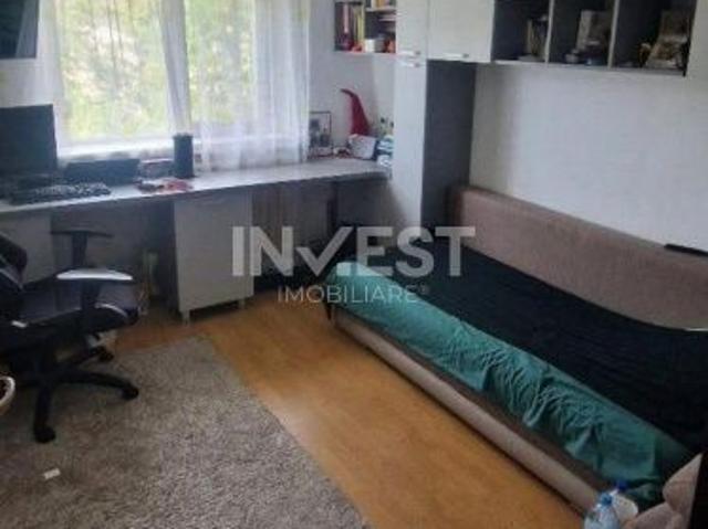 Apartament de vanzare 3 camere, decomandat, zona Canta Bariera BJAT