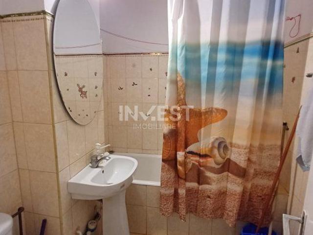 Apartament de vanzare cu 3 camere si 2 bai zona Dacia