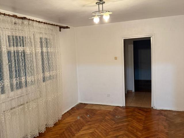 Apartament de Vanzare cu 2 Camere, Aleea Crizantemelor, Zona Nord