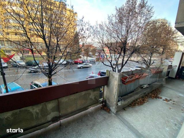 Apartament de vanzare, cu 2 camere decomandate, 53 mp, zona ultracentr