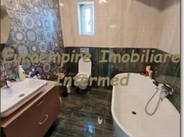 Apartament de vanzare in Constanta, Mamaia 4 camere, 182 mp
