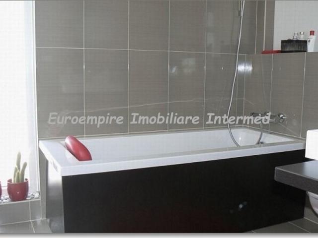 Apartament de vanzare in Constanta, Mamaia 3 camere, 100 mp