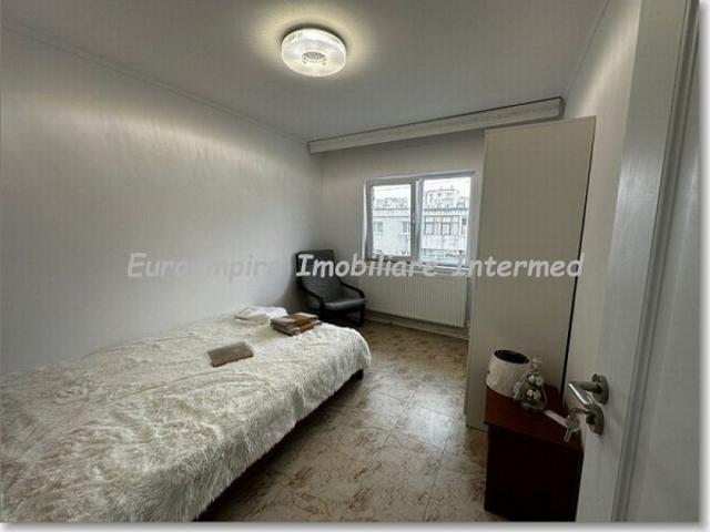 Apartament de vanzare in Constanta, Faleza Nord 3 camere, 77 mp