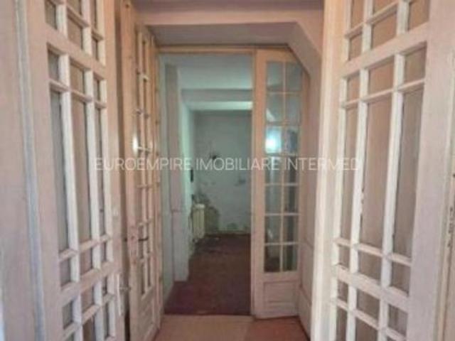 Apartament de vanzare in Constanta, Piata Ovidiu 4 camere, 120 mp