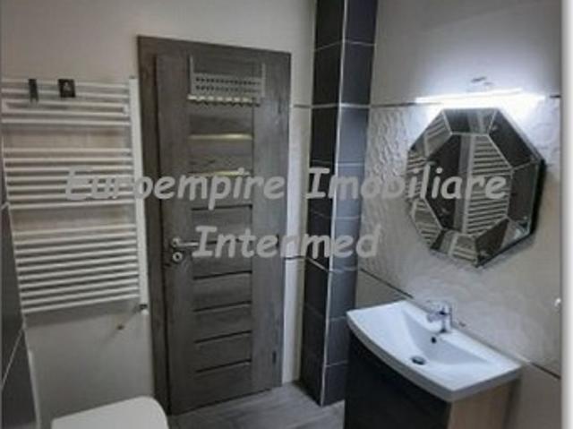 Apartament de vanzare in Constanta, Poarta 6 4 camere, 95 mp
