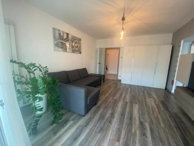 Apartament de 2 camere, 54 mp, aproape de metrou, balcon, Dorobanti