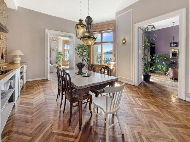 Apartament de 3 Camere cu Design Deosebit și Suprafață Generoasă!