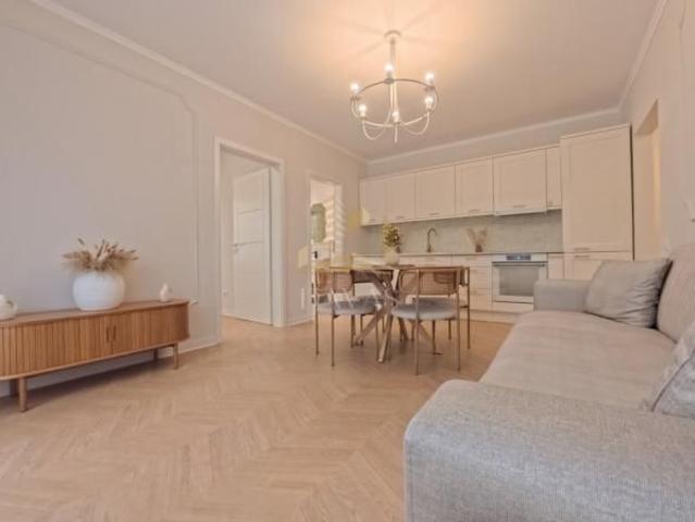 Apartament de 3 camere, compartimentare semidecomandata | Floresti