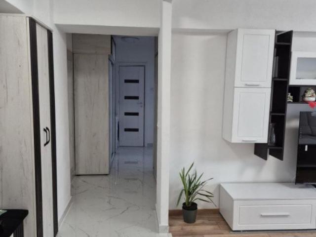 Apartament de 3 camere recent renovat pe Titulescu