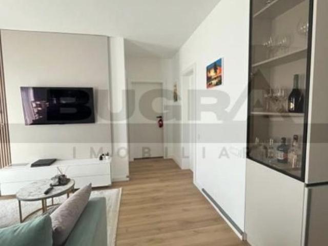 Apartament de 3 camere ultrafinisat, parcare, boxa, zona Golden Tulip