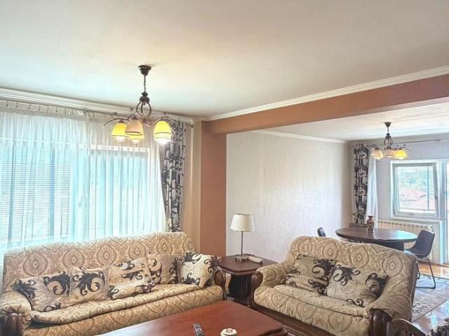 Apartament de 3 camere zona DECEBAL