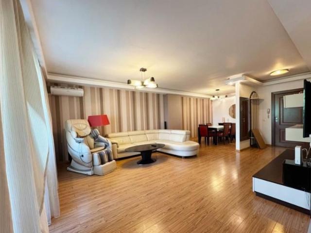 Apartament de 3 camere, 125 mp, disponibil imediat, centrala, balcon, Aviatiei