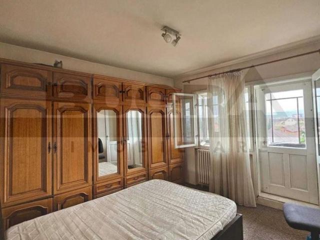 Apartament de 3 camere, 70mp, decomandat, zona strazii Intre Lacuri