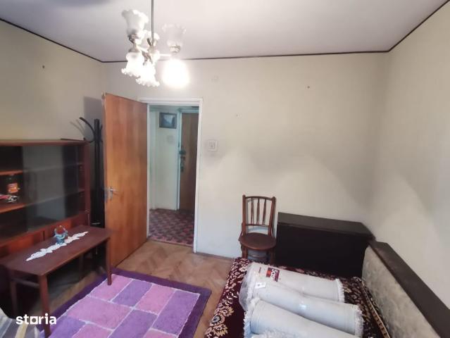 Apartament de 4 camere, etaj 2, zona Spital Maratei Piatra Neamt