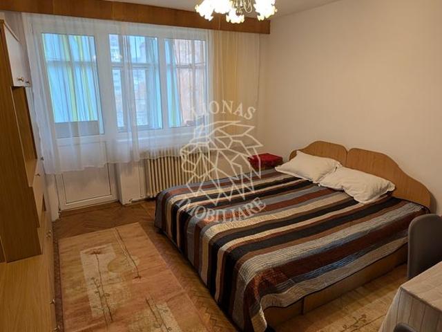 Apartament decomandat 3 camere balcon etaj 3 parcare Central
