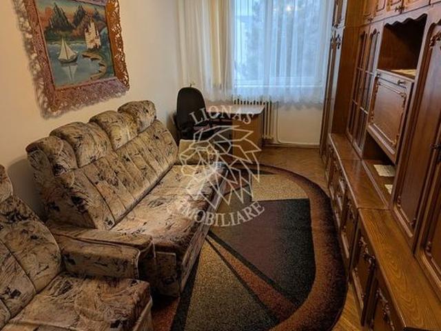 Apartament decomandat 3 camere balcon etaj 3 parcare Central