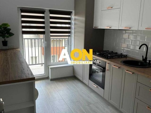 Apartament decomandat 3 camere de închiriat | 80 mp | Bloc cu lift