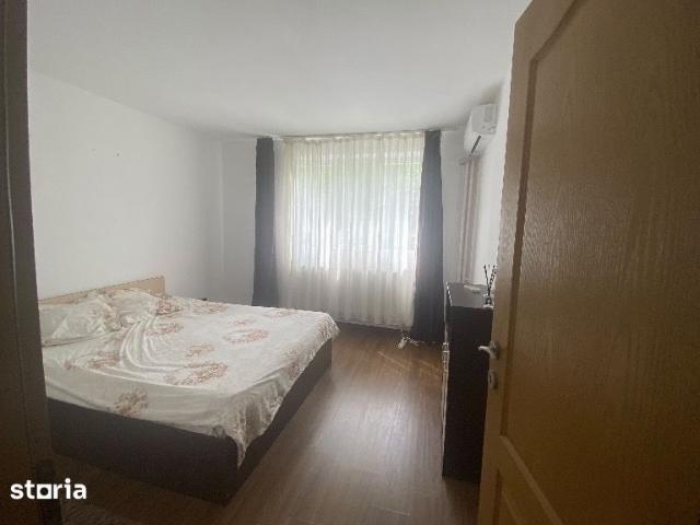 Apartament decomandat, 2 camere Centru zona facultatii Catedrala