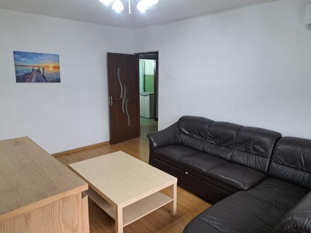 Apartament decomandat 2 camere la metrou Eroii Revolutiei