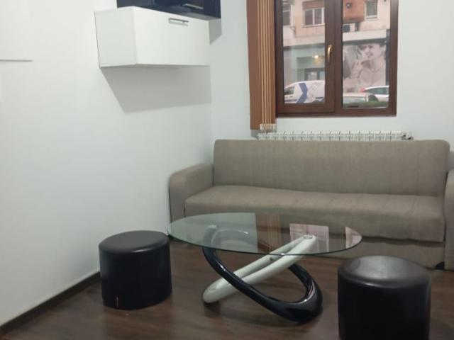 Apartament decomandat, 40 Mp, zona 9 Mai
