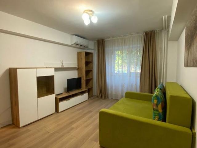 Apartament decomandat, 54 mp, zona Centrala