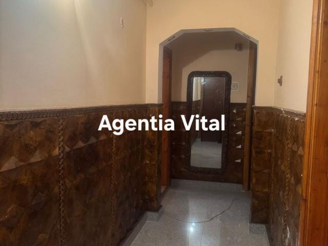 Apartament decomandat Craiovita cu centrala, bloc 1980