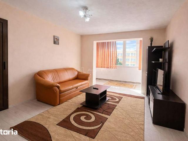 Apartament decomandat cu 3 camere, zona Cetate