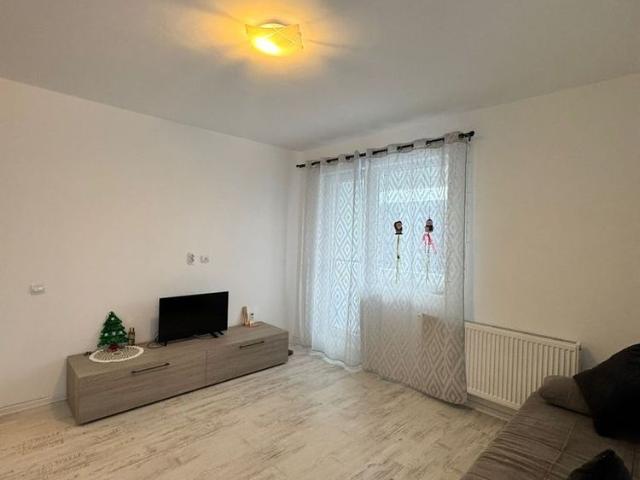 Apartament decomandat cu 2 camere de închiriat – 450 €/lună