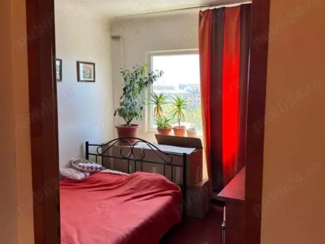 Apartament decomandat Sarari cu centrala, bloc 1985