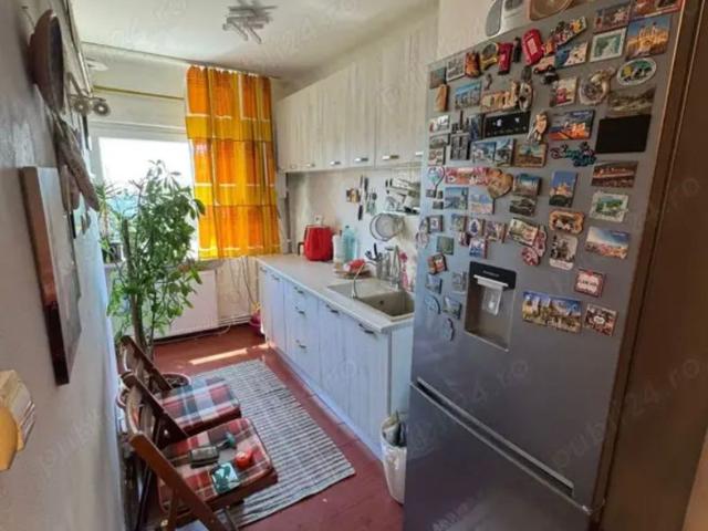Apartament decomandat Sarari cu centrala, bloc după 1990