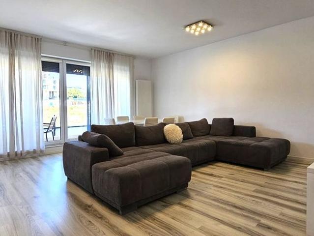 Apartament deosebit, curte 60 mp, terasa 15 mp, loc de parcare, Laguna