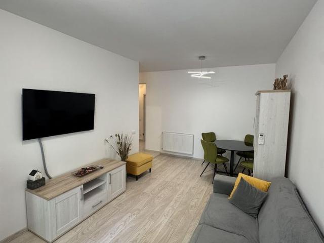 Apartament două camere/parcare/ curte proprie/ S1/ parc Bazilescu
