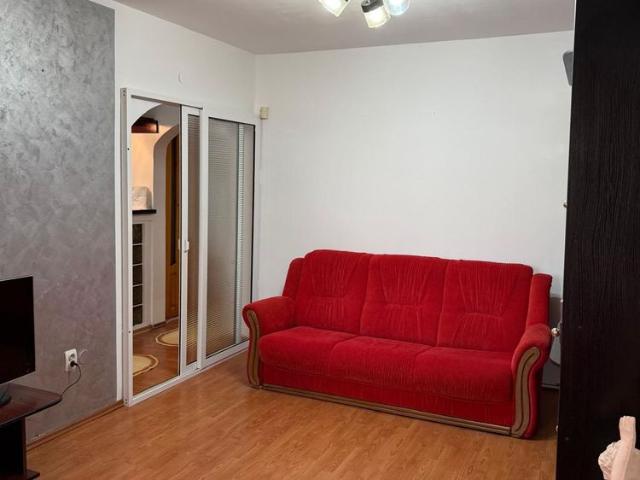 Apartament doua camere decomandat