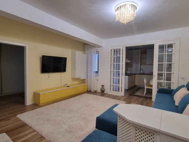 Apartament etaj 1 in zona centrala cu parcare privata