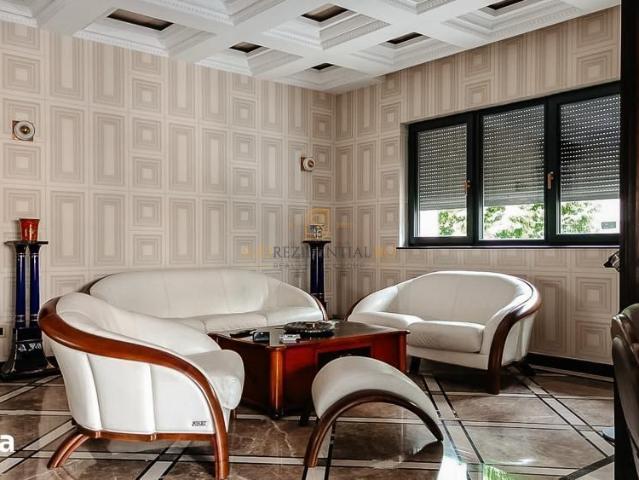 Apartament exclusivist tip duplex, 7 camere + curte, zona Parcul Carol