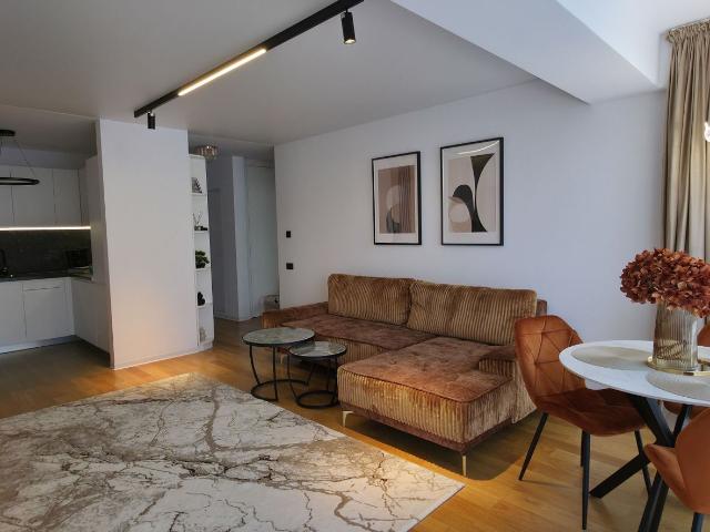 Apartament elegant 2 camere, terasă 13 mp și parcare | Yacht Kid