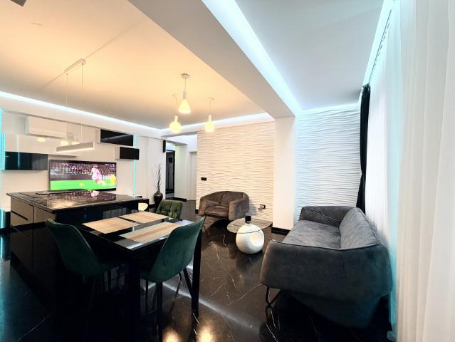 Apartament frumos amenajat de inchiriat cu centrala si parcare
