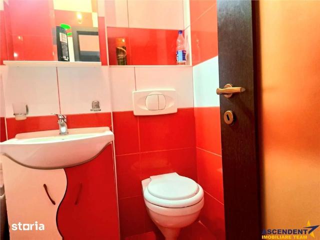 Apartament generos 3 camere de inchiriat, in zona apreciabila, Nicolae