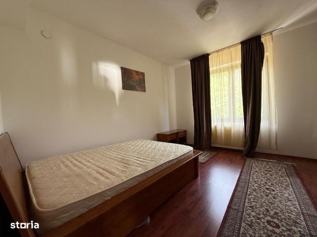 Apartament generos 2 camere Sinaia, zona centrala