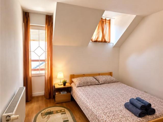 Apartament in casa, parcare in curte, foisor cu gratar, Centru Istoric Schei, Brasov
